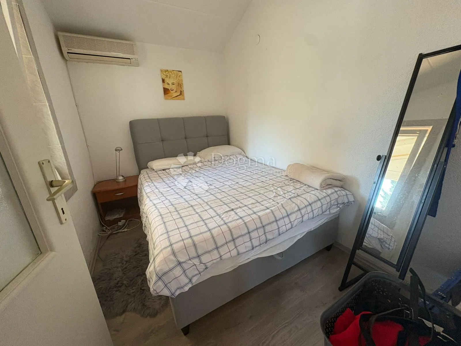 atraktivan dvoetažni stan okolica poreča - slika 11
