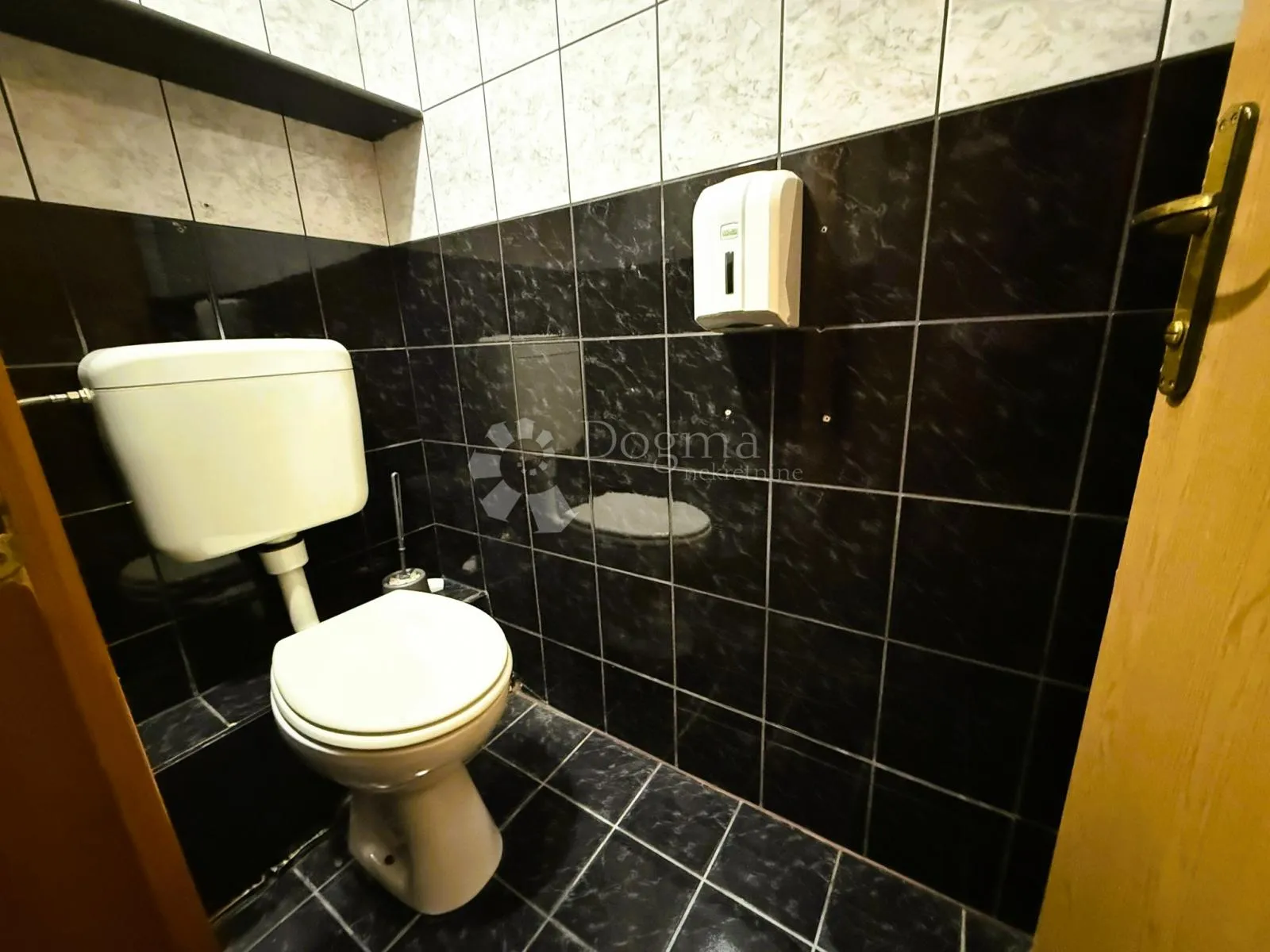 prostor koji radi za vas - poslovni prostor 145,08 m² - slika 12