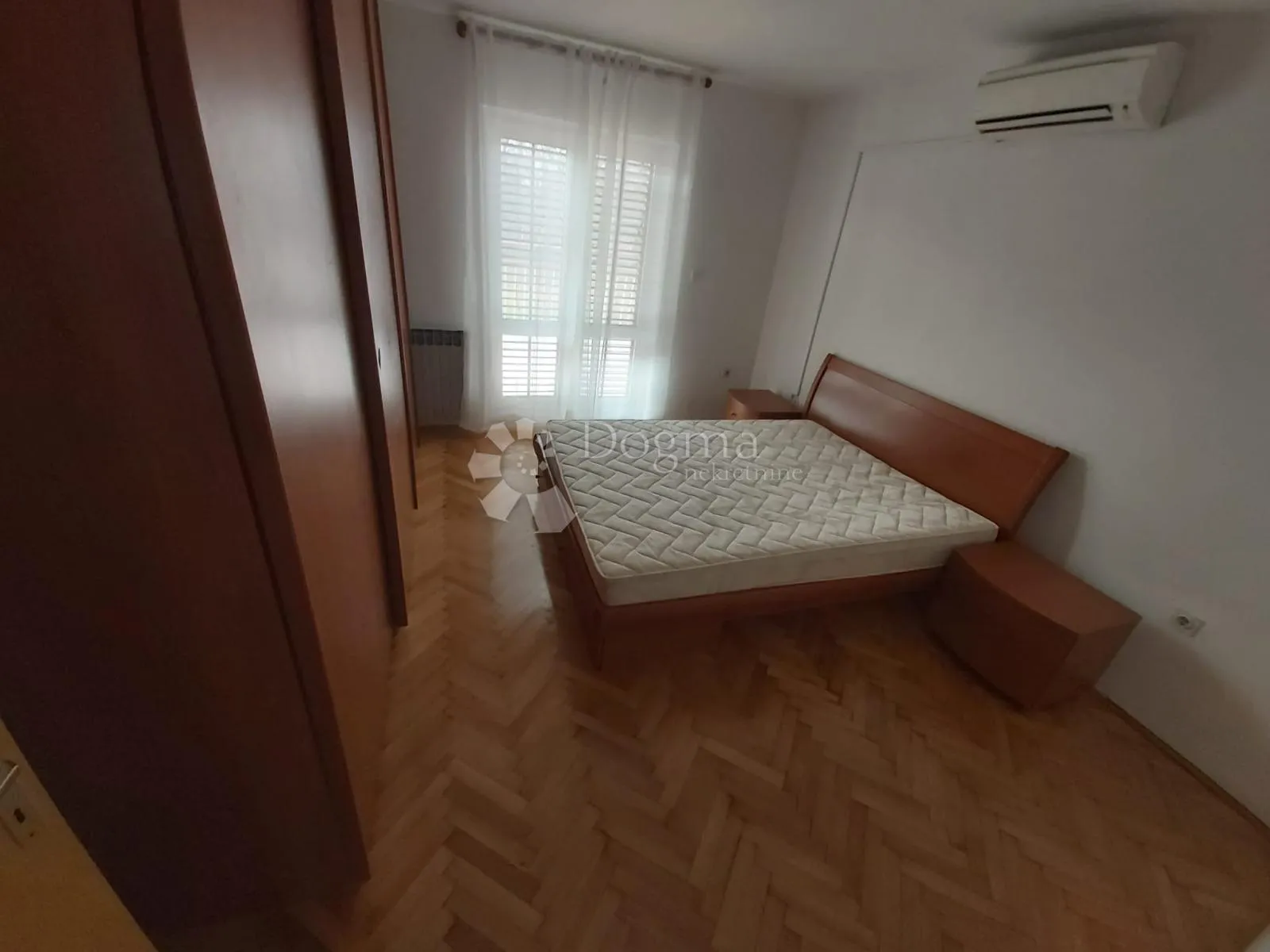 kuća s dva stana i 8300 m² građevinskog zemljišta - slika 12