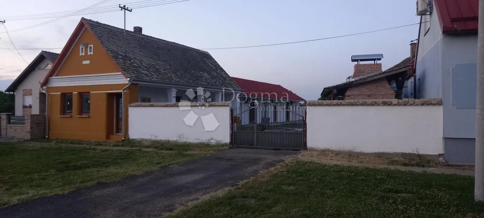 samo u našoj ponudi -kuća sa 4 stana - slika 13