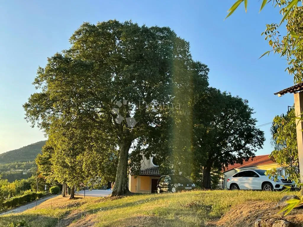 veliko građevinsko zemljište sa projektom - slika 8