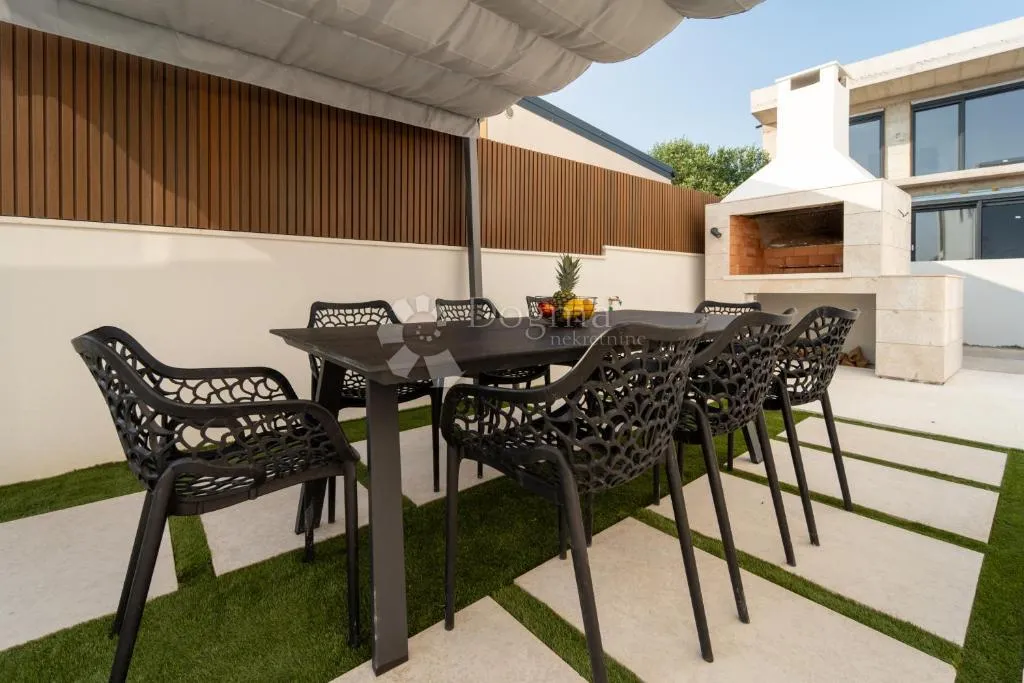 turanj - villa s bazenom, spremna za useljenje - 350m od mora - slika 38