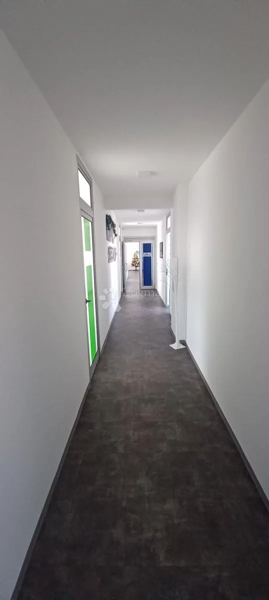 prodaja poslovnog prostora – strogi centar osijeka 400 m² - slika 4