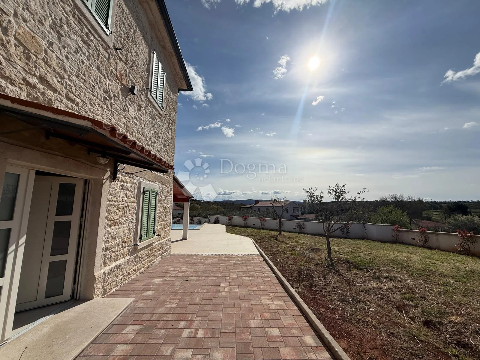 kamena vila s infinity bazenom, konobom i panoramskim pogledom na prirodu - slika 41