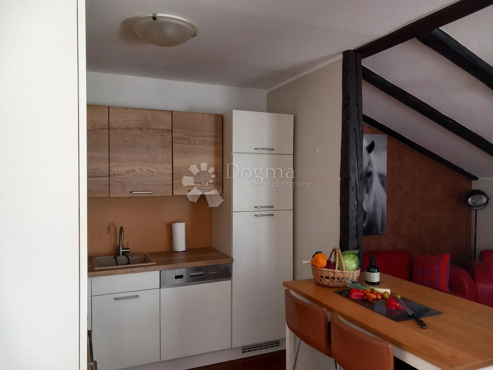 trsat stan 100m2 2s+db za najam - slika 7