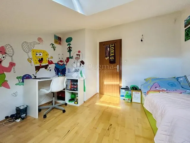dvoetažni komforan stan na viškovu - slika 24
