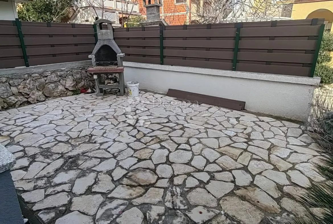prodaje se apartmanska kuća na otoku viru!! - slika 7