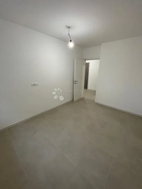 drenova-novogradnja 65m2,2s+db balkon - slika 7