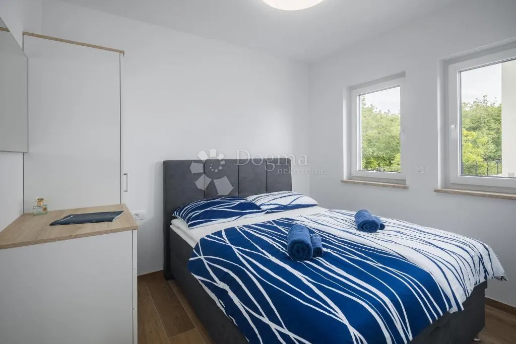 moderna dvojna vila s bazenom i 4 spavaće sobe, pogled more - slika 14