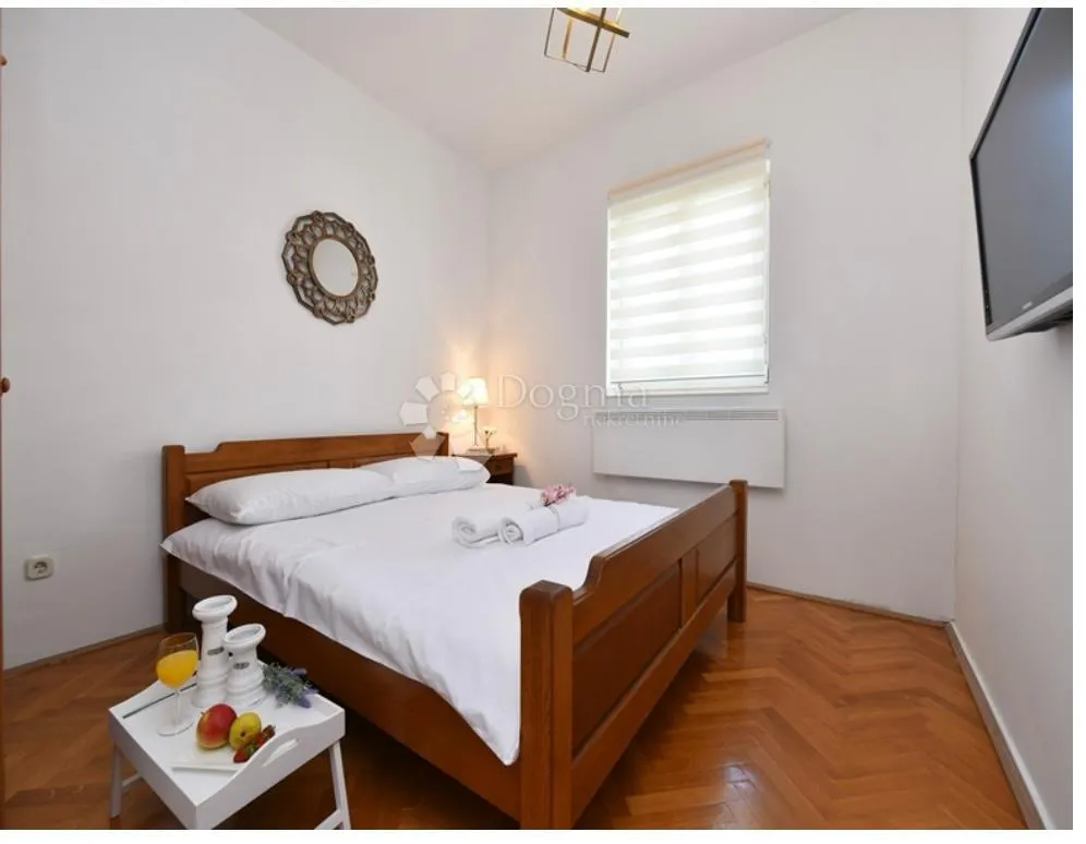 villa s bazenom u privlaci - slika 10
