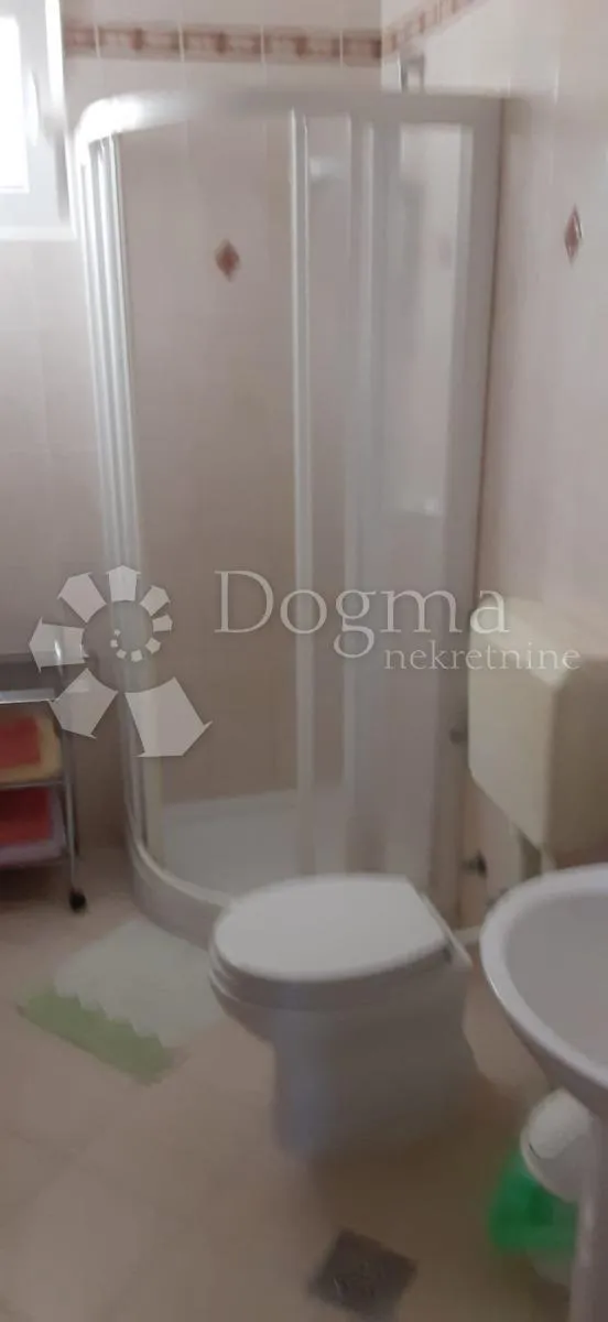 odlična prilika za iznajmljivanje i miran život!!! - slika 10
