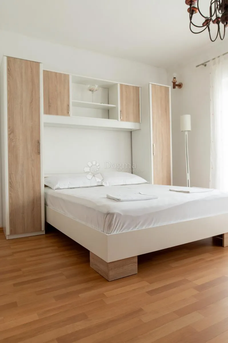 kuća prvi red uz more - dvojna kuća u arbaniji, trogir - slika 17