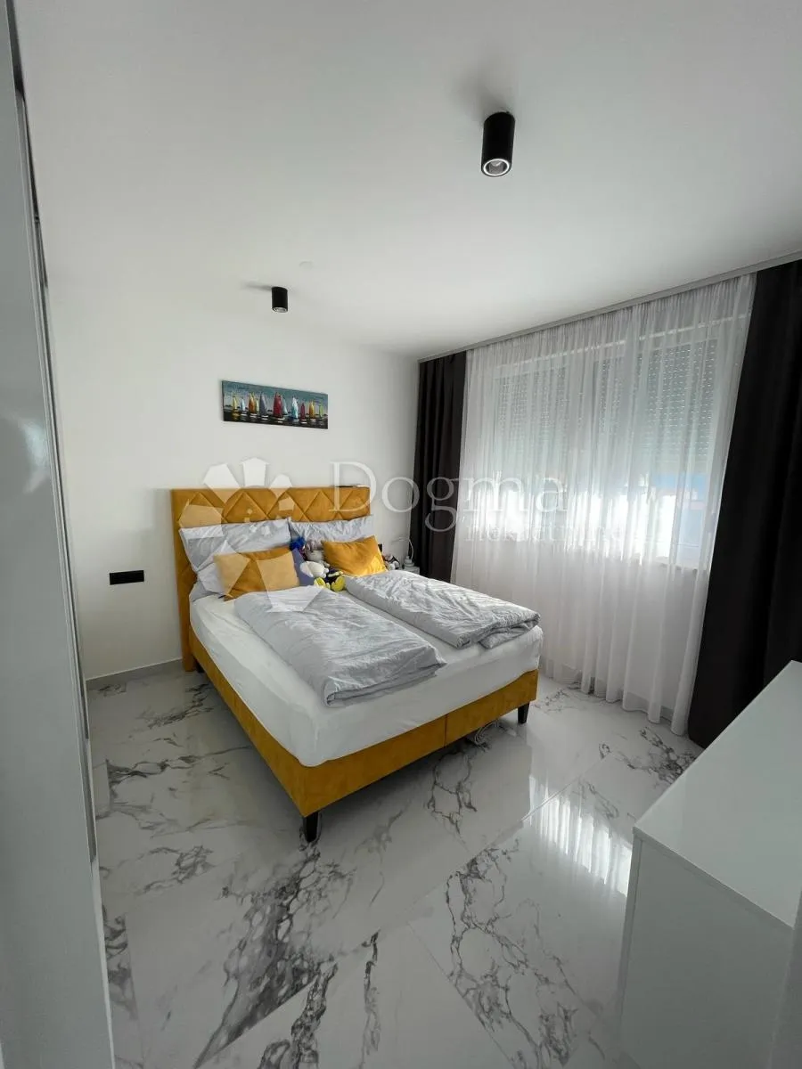 bibinje - potpuno opremljen penthouse s bazenom na krovnoj terasi - slika 12