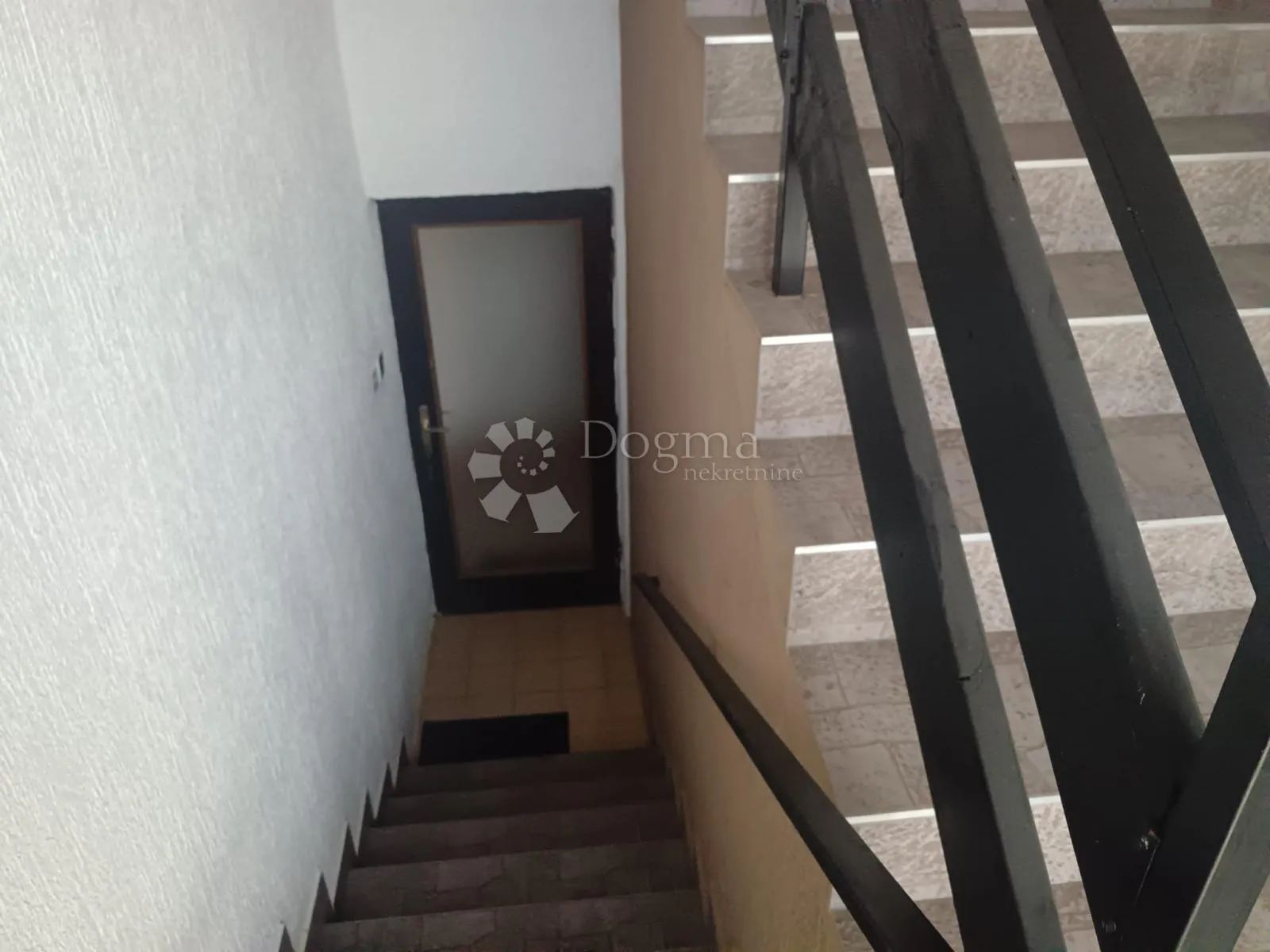 poslovno-stambena kuća s lokalom, novi senkovac - slika 15