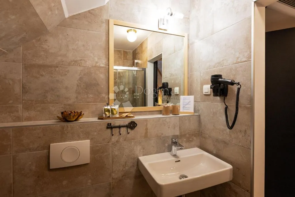 odličan manji hotel sa uigranim poslom - slika 17