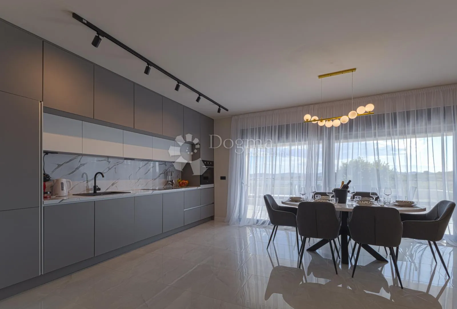 crno, zadar -luksuzan trosoban stan - prizemlje s bazenom 100 m² - slika 10