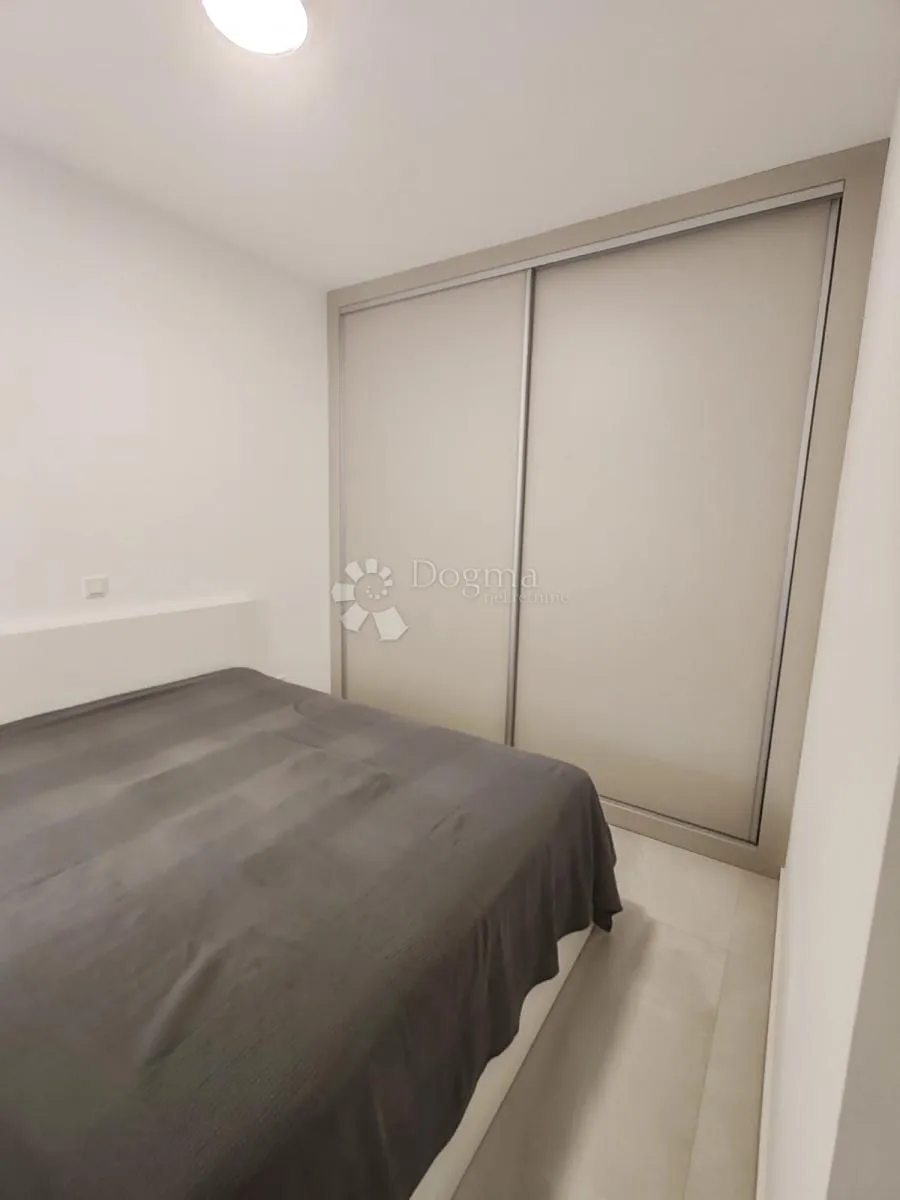 vodice - prekrasna novoizgrađena kuća s garažom i dvorištem - slika 35