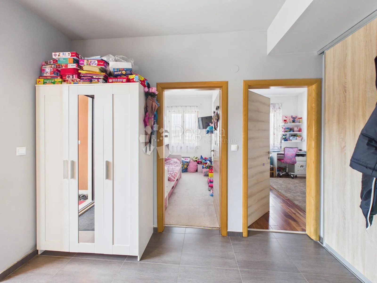 stan 83,2m2 s galerijom i terasom u manjoj zgradi + parking - slika 8