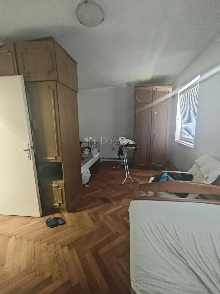 kuća sa zasebnim poslovnim prostorom i velikom okućnicom - slika 13