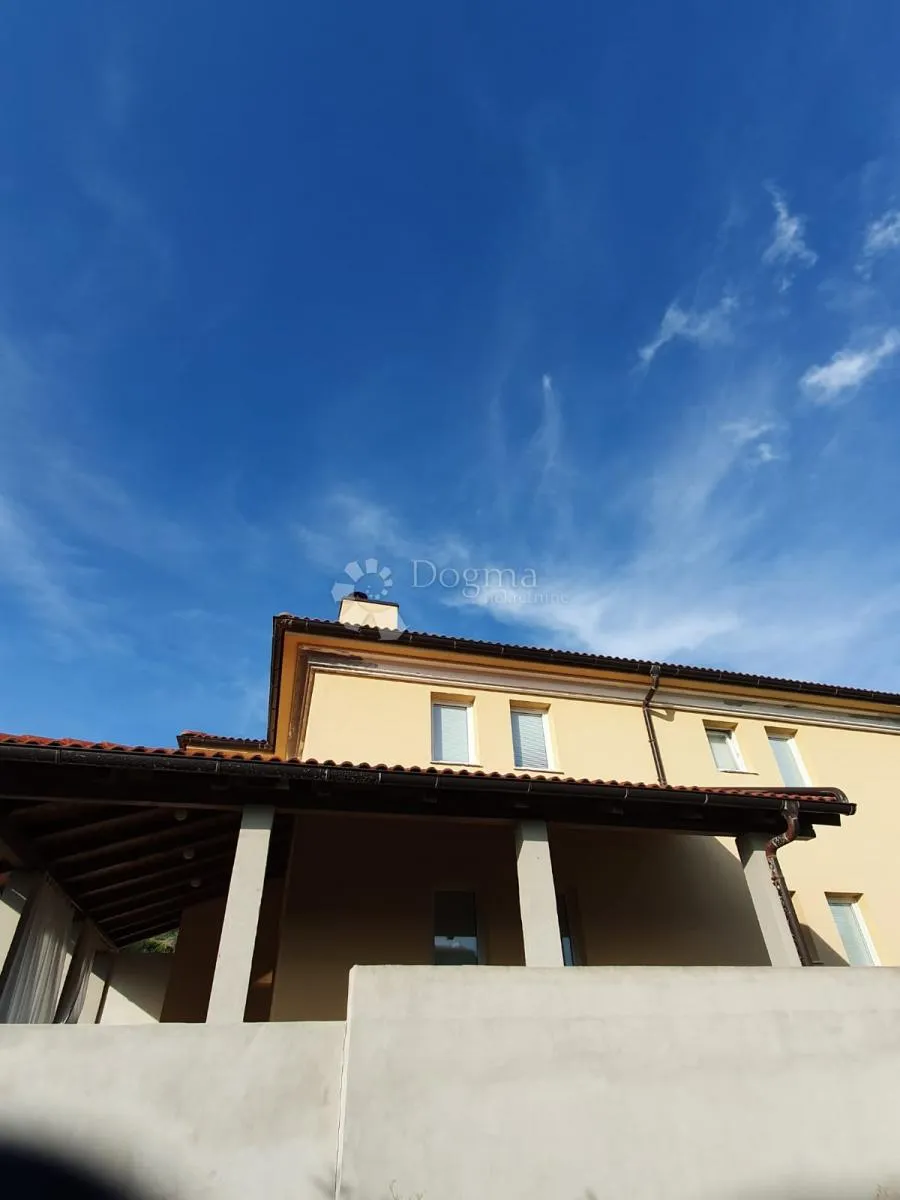 kuća na pagu s velikim dvorištem - 310m2 - slika 3