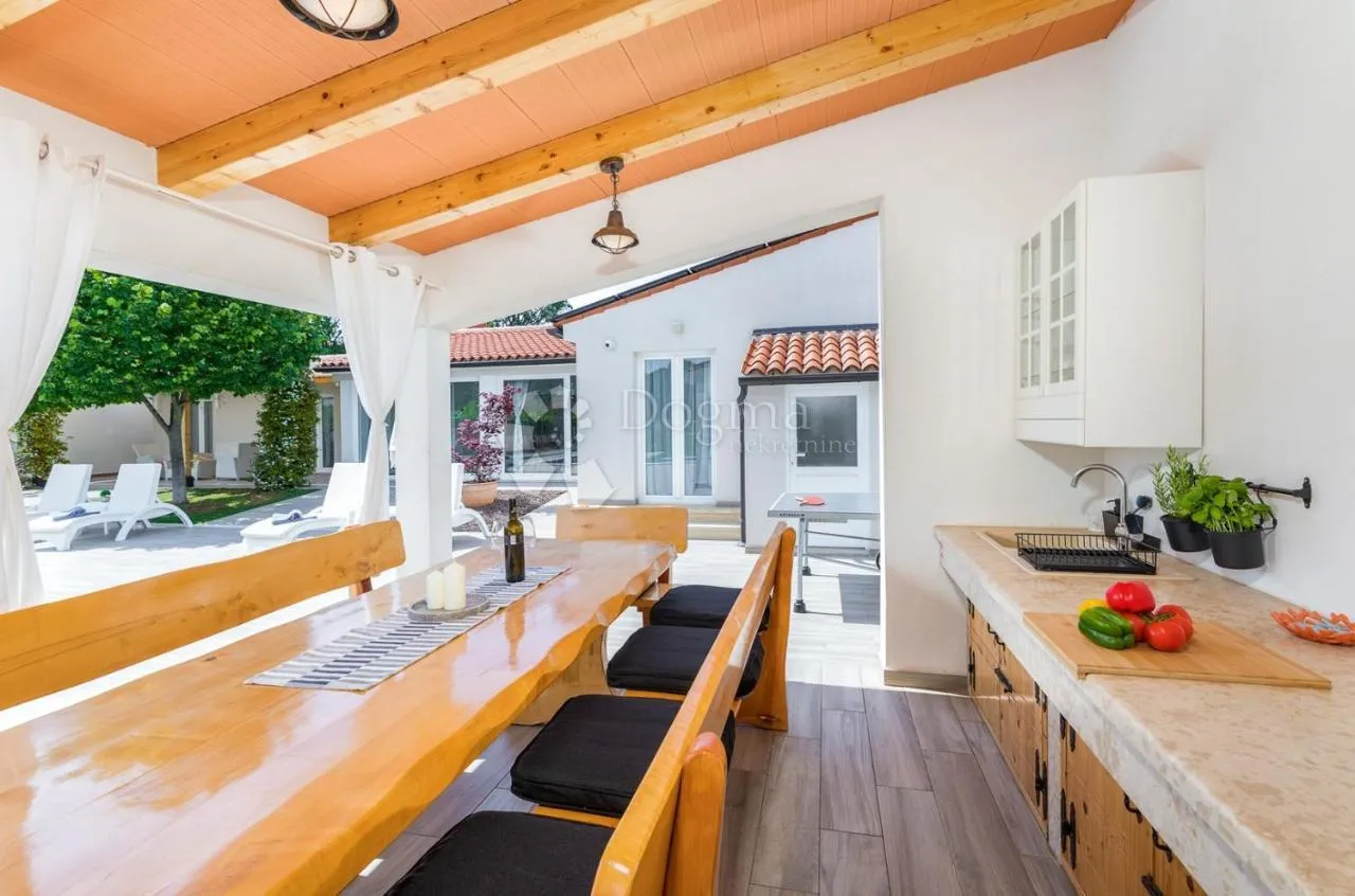 villa u banjolama 150m2 za dugoročni najam - slika 16