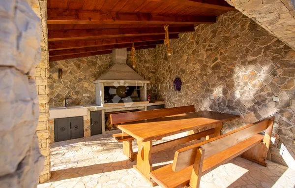 luksuz, mir i udobnost - samostojeća kuća sa bazenom! - slika 13