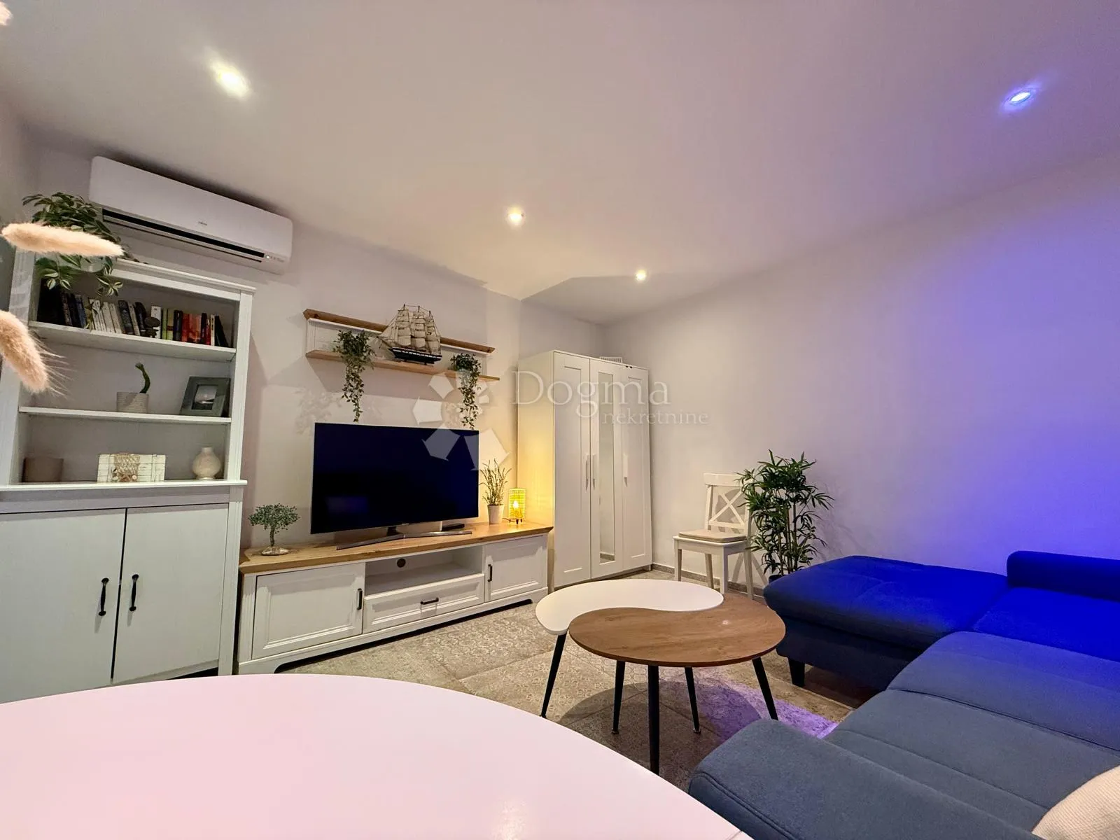 rustikalni studio apartman koji osvaja na prvi pogled – spoj topline, elegancije i mediteranskog šarma - slika 9