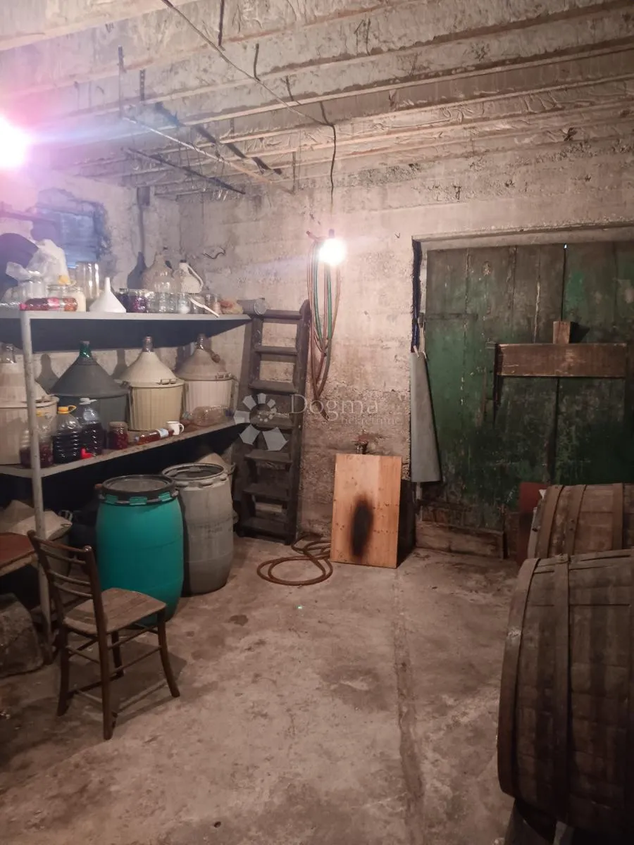 kuća za adaptaciju kaštel lukšić - slika 27