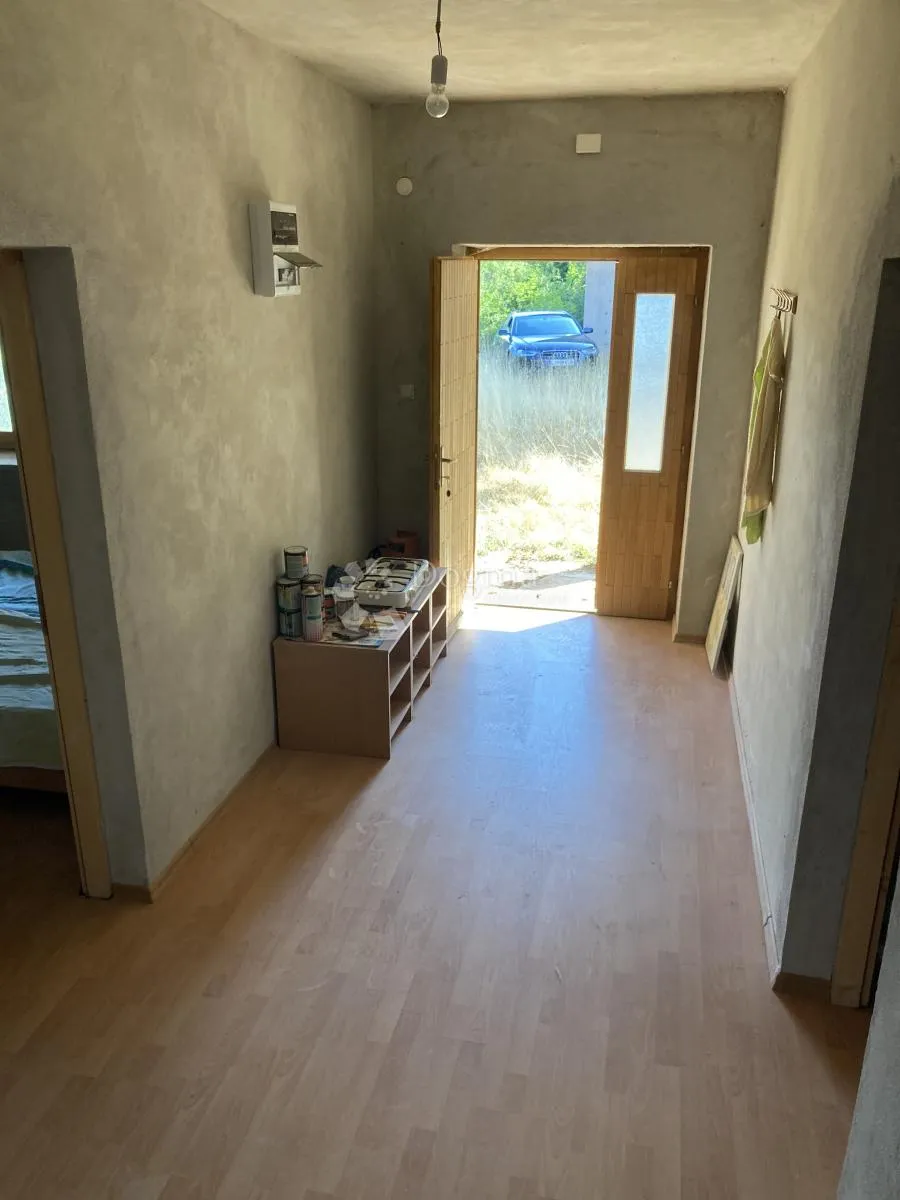 perspektivna kuća kraj izvora cetine - slika 10
