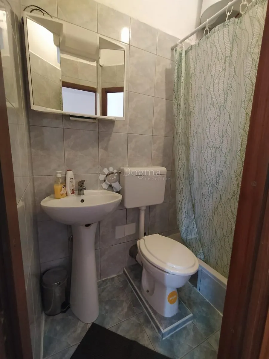 četverosoban stan u centru pule - 4 studio apartmana - slika 19