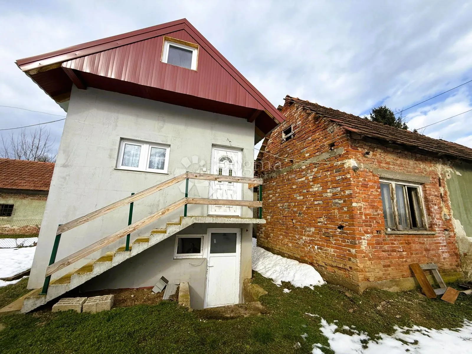 čičkovina: kuća i pomoćna zgrada za uređenje po želji - slika 6