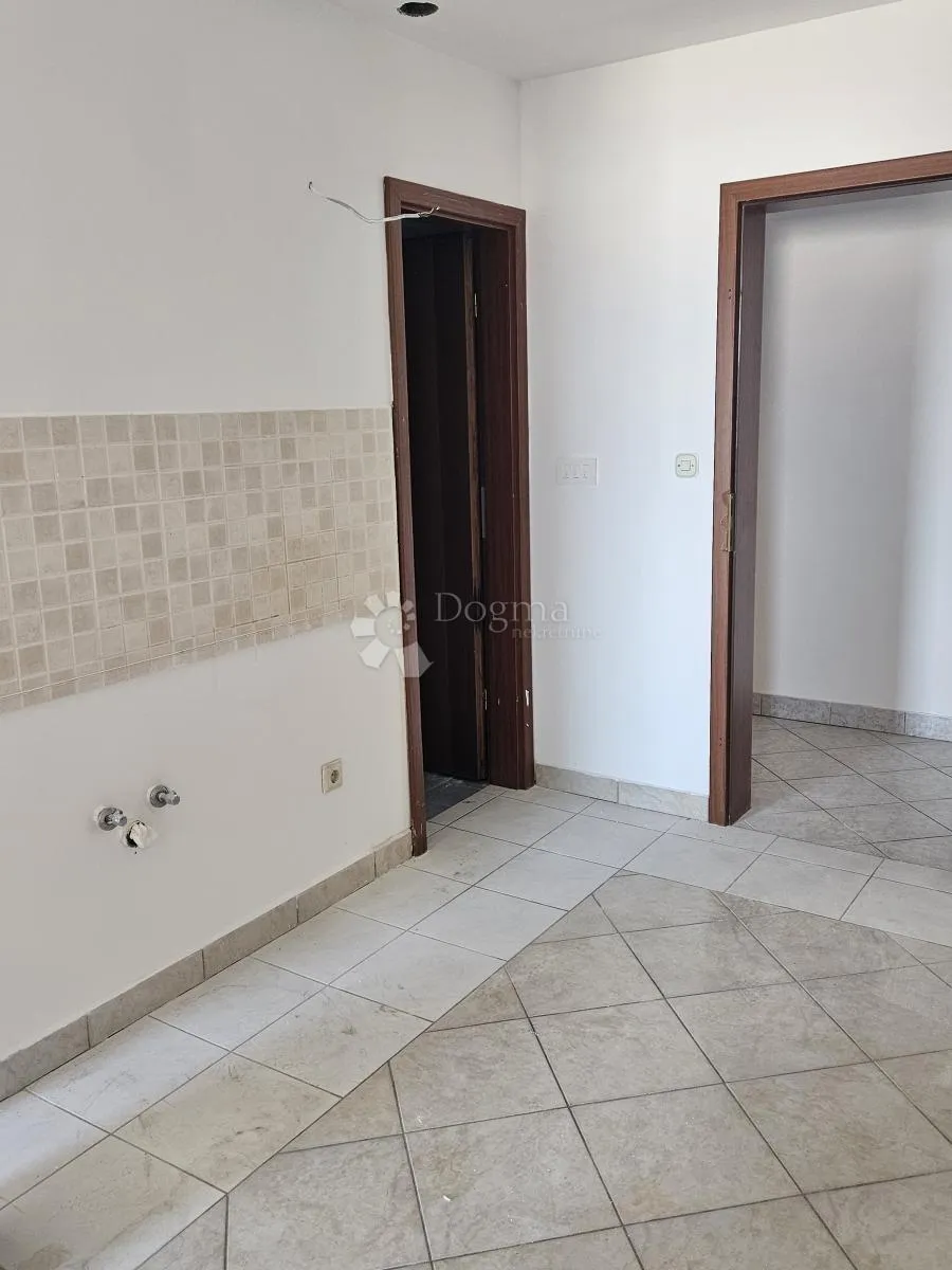 novo u ponudi! apartman njivice! - slika 4
