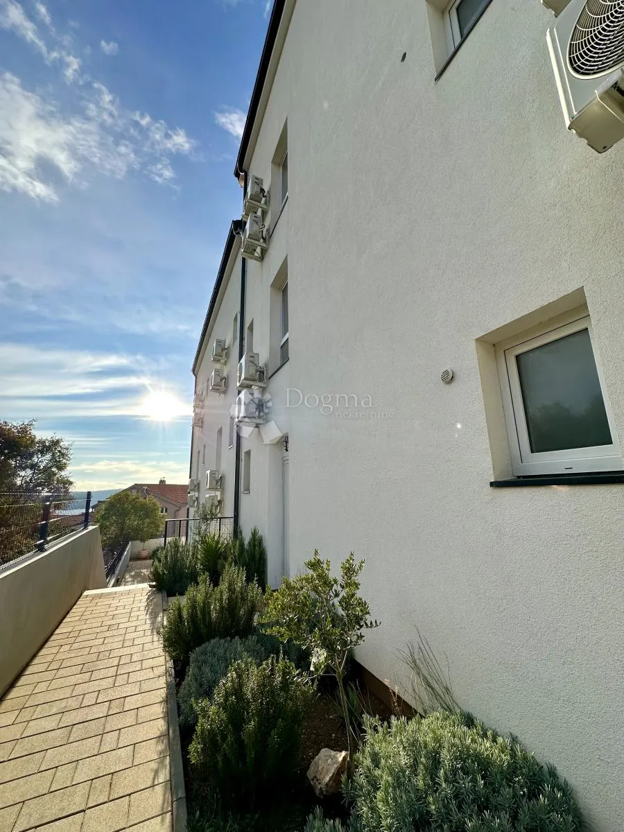 kuća sa 4 apartmana i bazenom crikvenica - slika 2