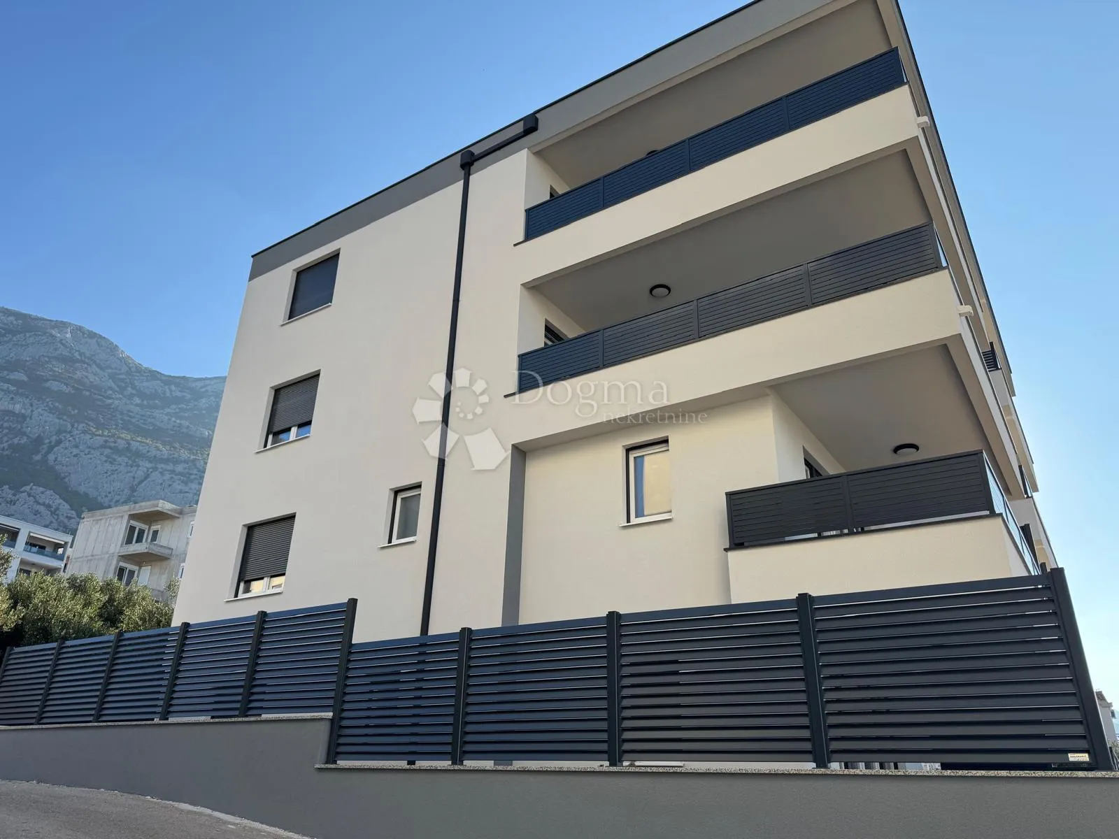makarska, novogradnja, prizemlje 84,98m2 - slika 2