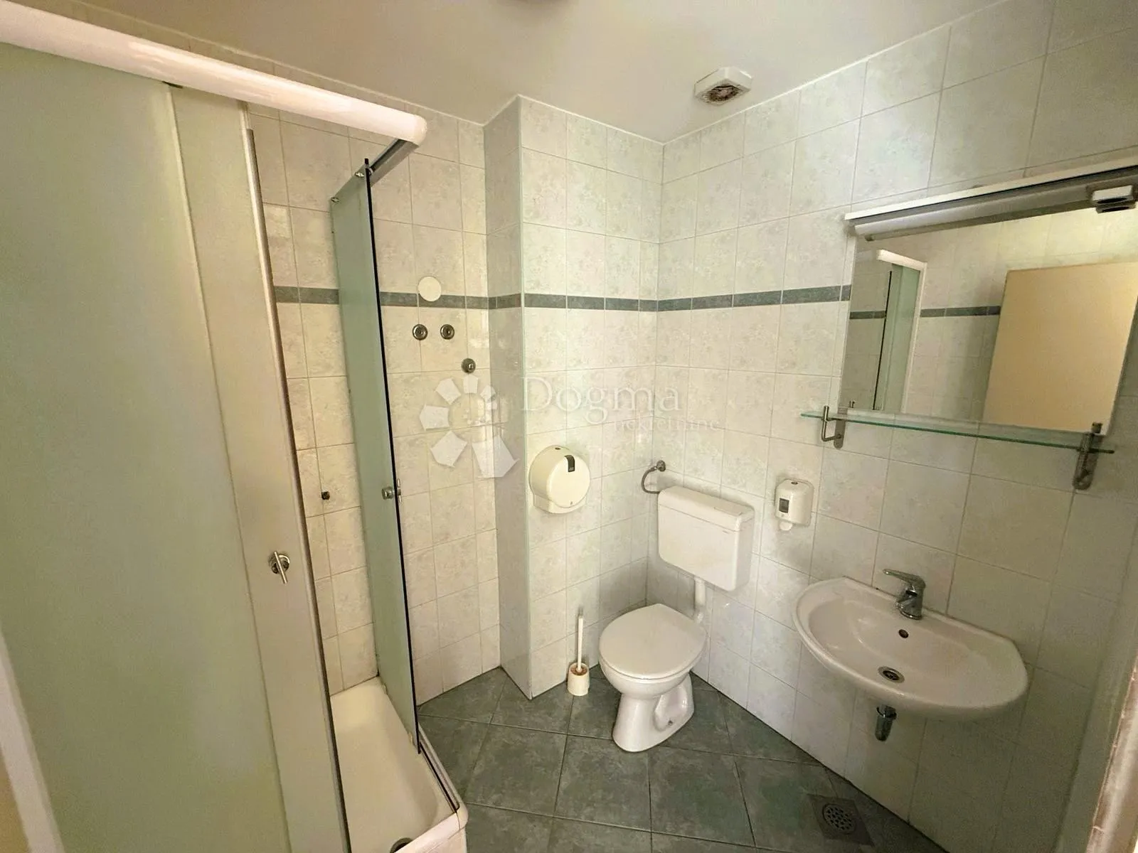 prodaje se motel s poslovnim prostorom - slika 11