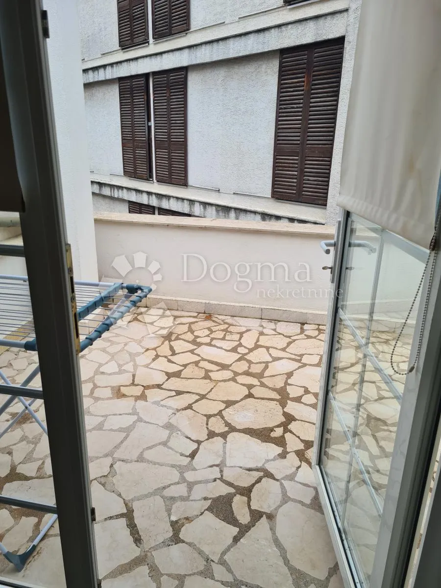 šibenik centar - kamena kuća blizu rive - slika 56