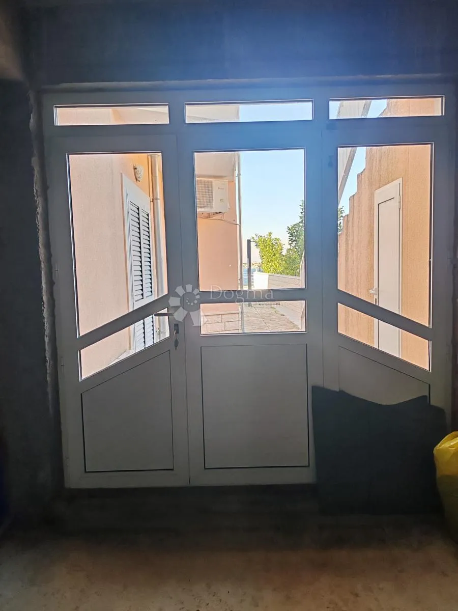 zatoglav - kuća nadomak mora sa 7 apartmana i poslovnim prostorom - slika 43