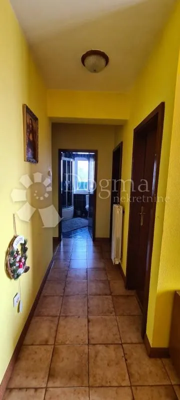 kuća sa 2 stana i prostranom građevinskom okućnicom - slika 8