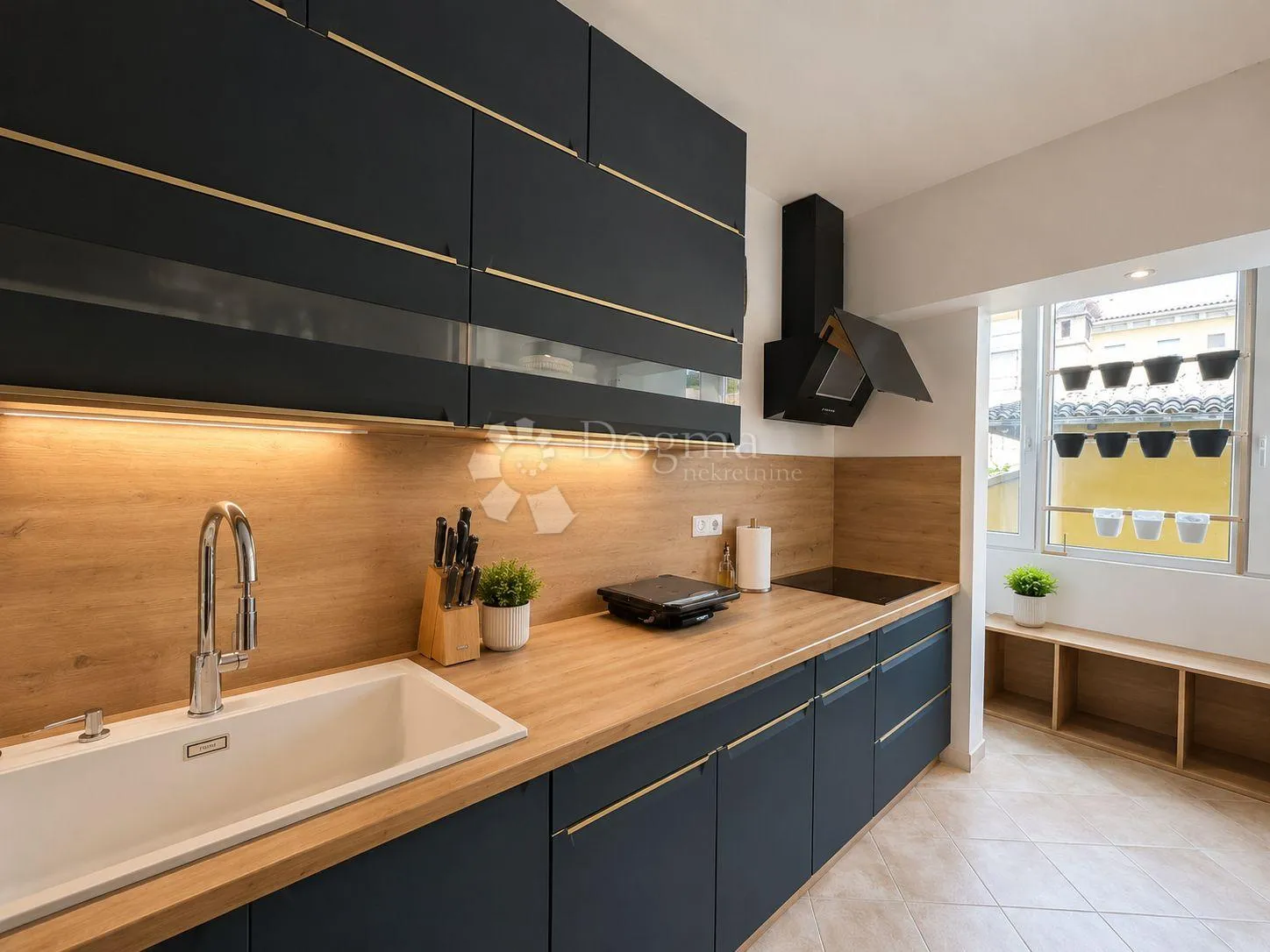 Pula Centar – Potpuno renoviran stan 60 m² s balkonom
