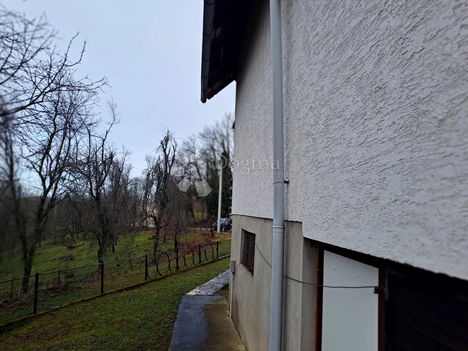 povoljna viksa na vrhu brda - slika 18