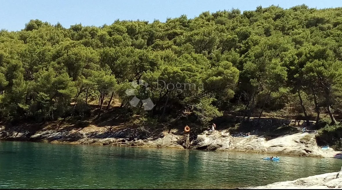 otok brač, splitska, zemljište 500 m2, 100 m od mora - slika 2