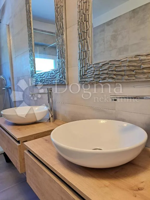 urbana vila na korak od mora - slika 28