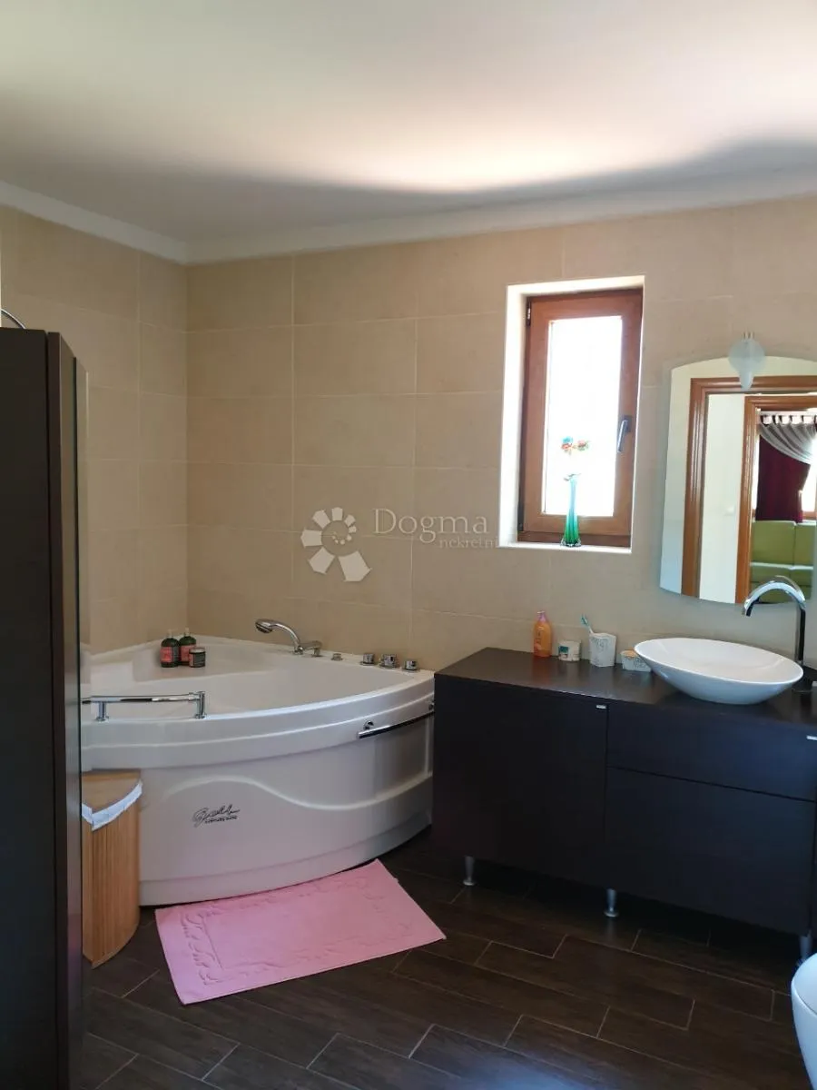 obiteljska kuća, ičići-poljane 280m2 - slika 19