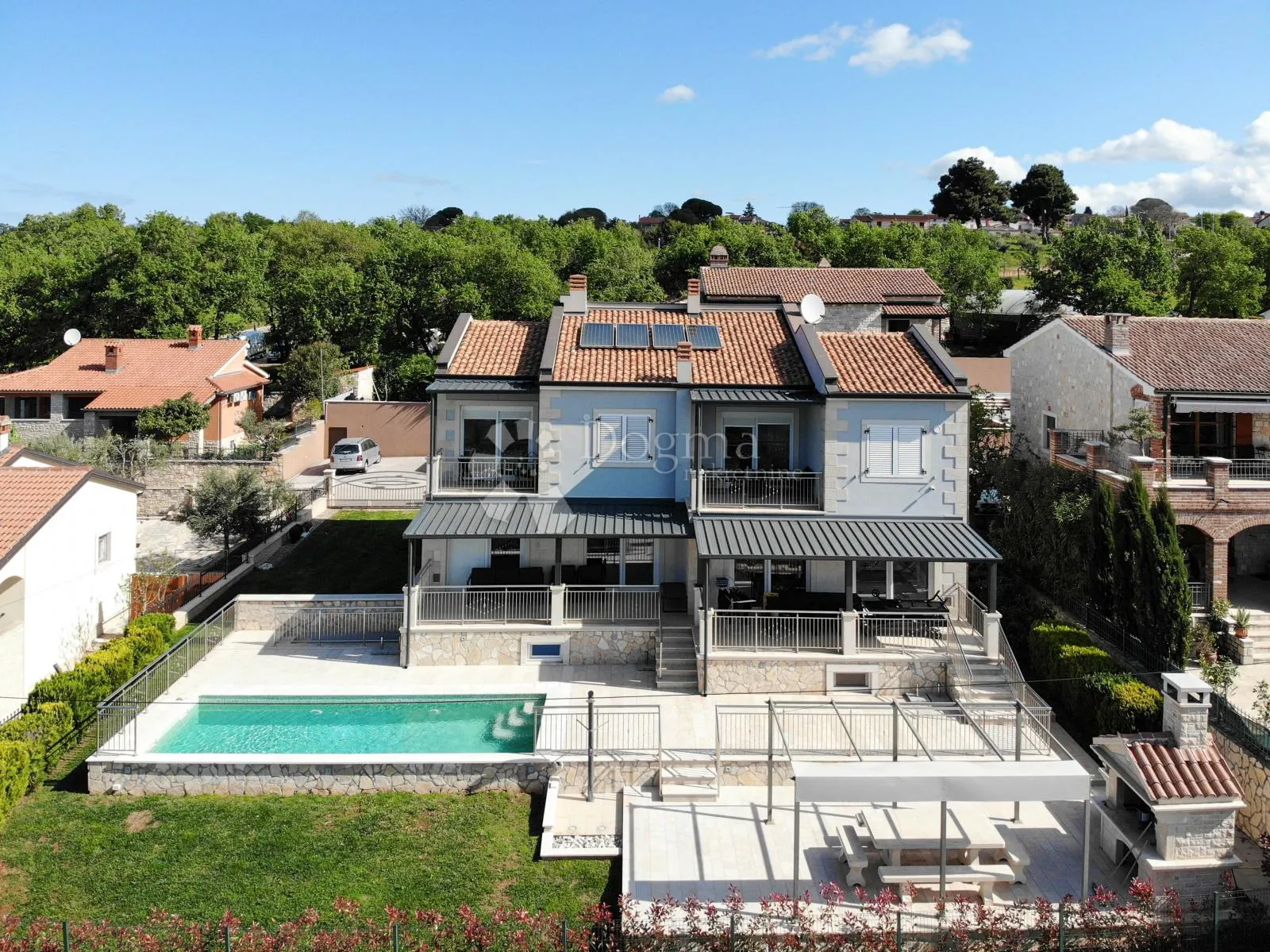 poreč, luksuzna vila s 3 stana i otvorenim pogledom na more - slika 43