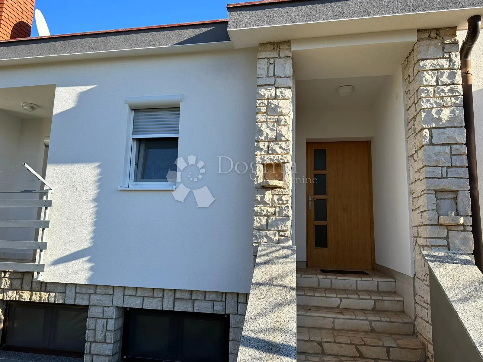 apartmanska kuća na 50 metara do mora - slika 39
