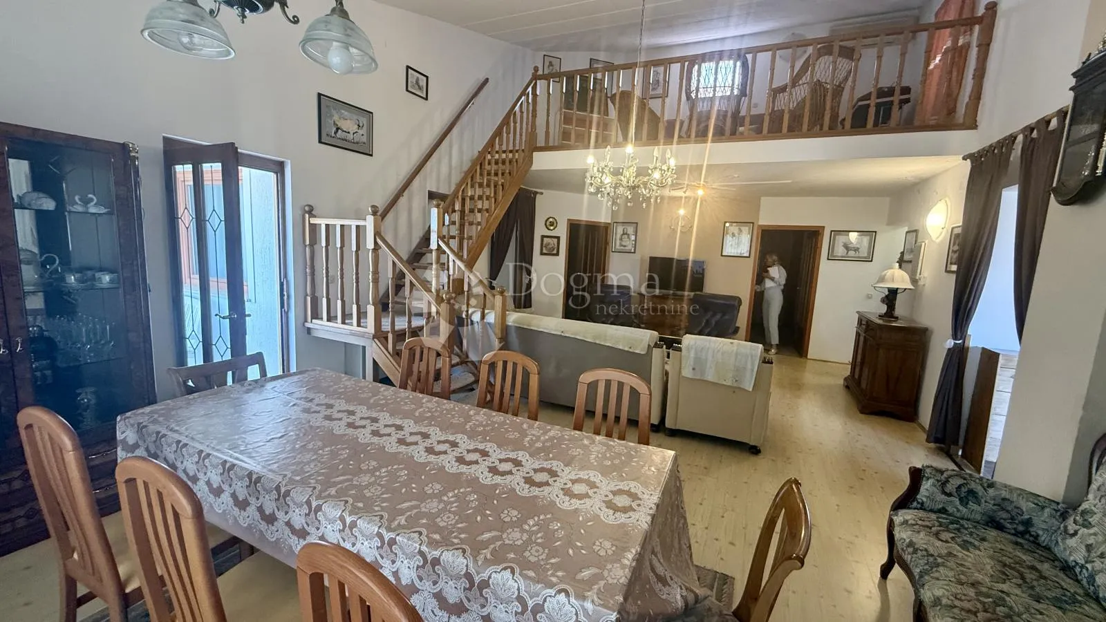 samo kod nas!! pula,apartmanska kuća blizu centra sa ljetnom kuhinjom,garažom i bazenom - slika 4