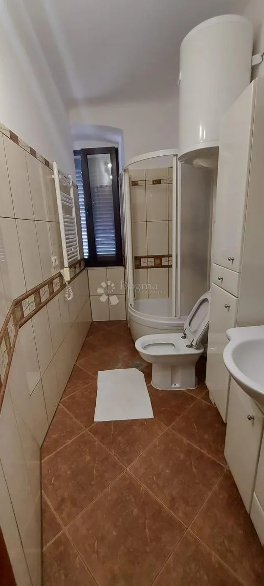 kuća na rivi s poslovnim prostorom - slika 15
