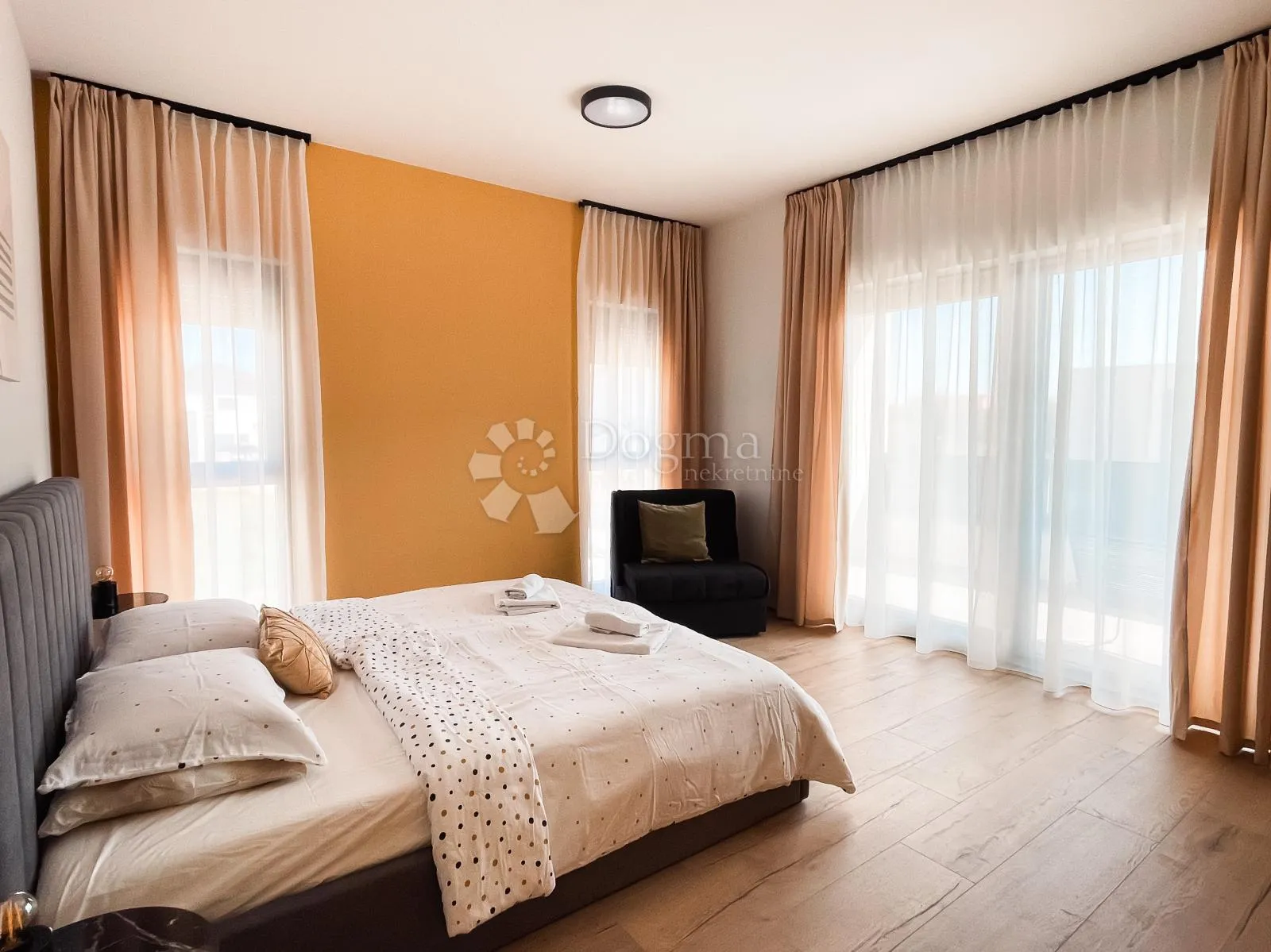 *moderna vila s bazenom - blizu mora - u mirnom okruženju* - slika 21