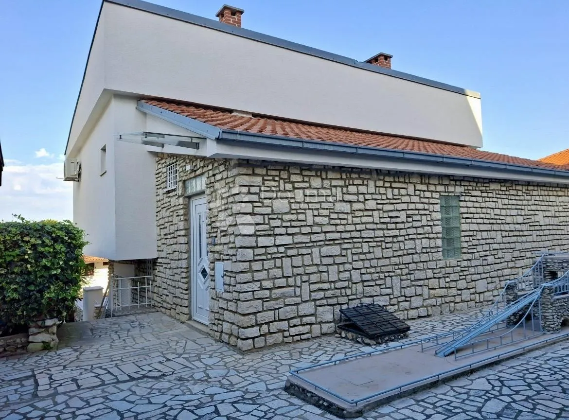 kuća na elitnoj poziciji u crikvenici – rijetko dostupna na tržištu - slika 5