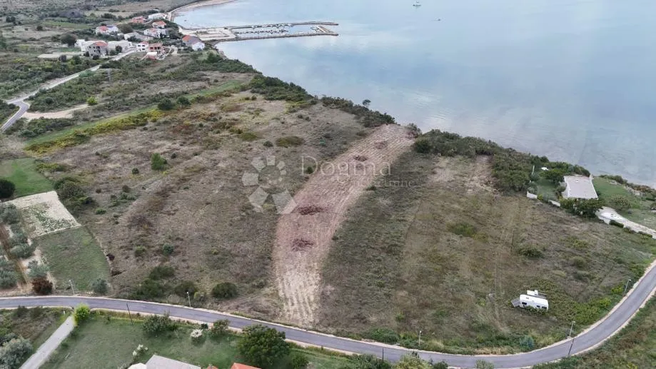 ljubač | 1. red do mora – građevinsko 900 m2 - slika 5